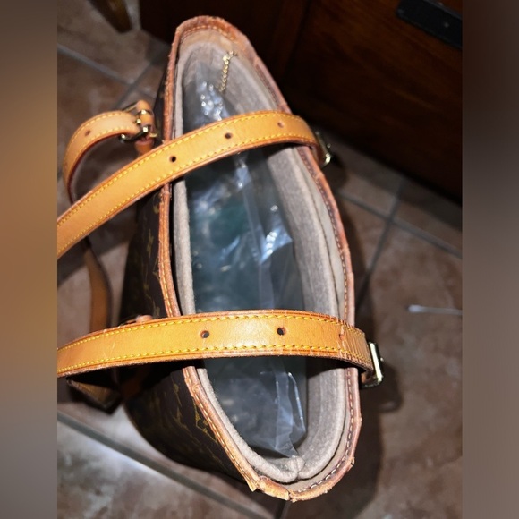 Authentic Louis Vuitton vintage bucket bag. - Picture 3 of 10